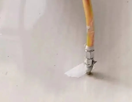 乌审瓷砖空鼓维修公司专业解答在瓷砖铺贴过程中，如果使用的砂料过粗（如全部使用了粗砂），可能会导致以下问题